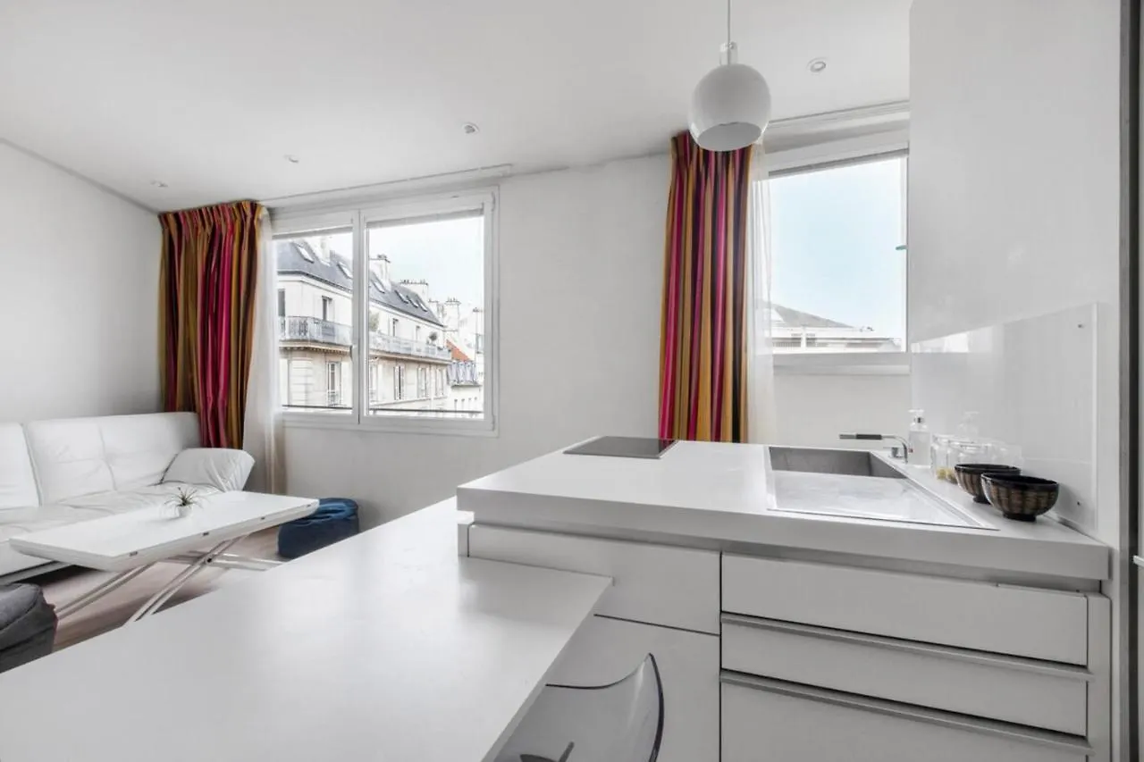 Modern Apartment In The Heart Of The Marais Paris