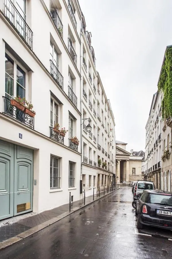 Modern Apartment In The Heart Of The Marais Paris