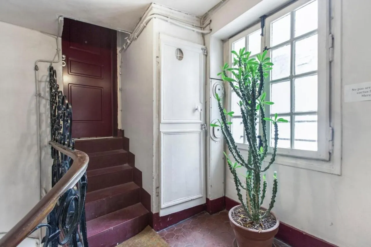 Modern Apartment In The Heart Of The Marais Paris