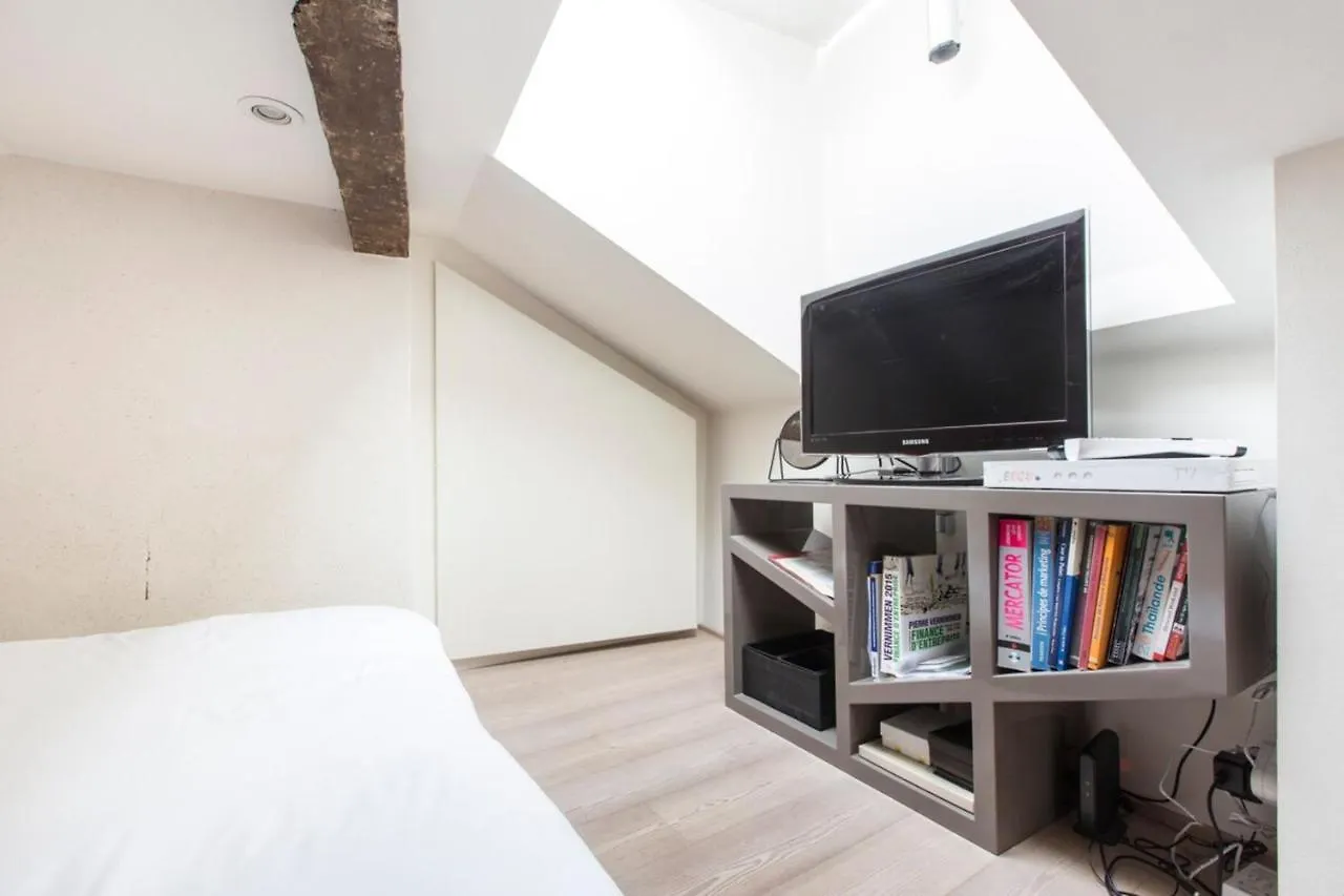 Modern Apartment In The Heart Of The Marais Paris France